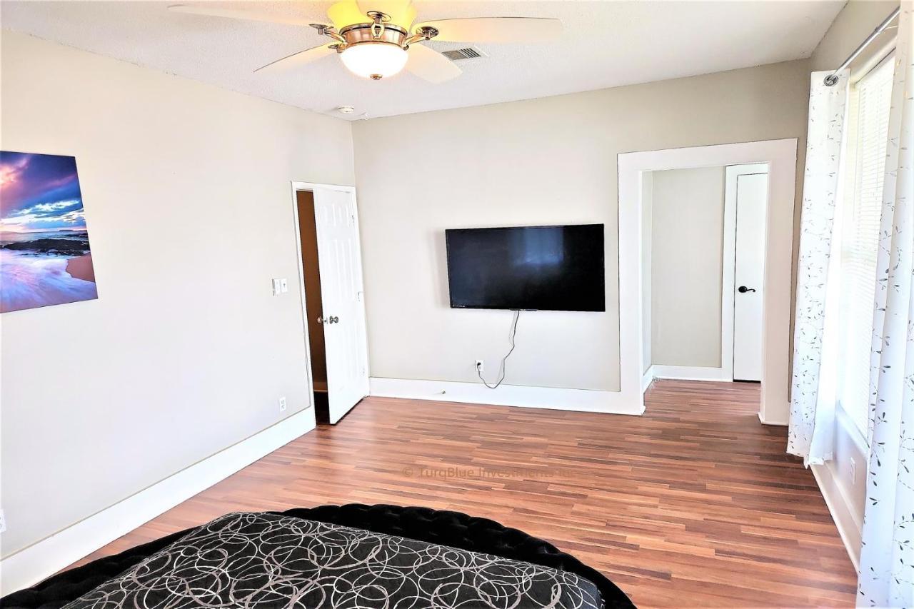 Casaazul: Beachfront Couples Retreat Near Pleasure Pier Galveston Exterior photo
