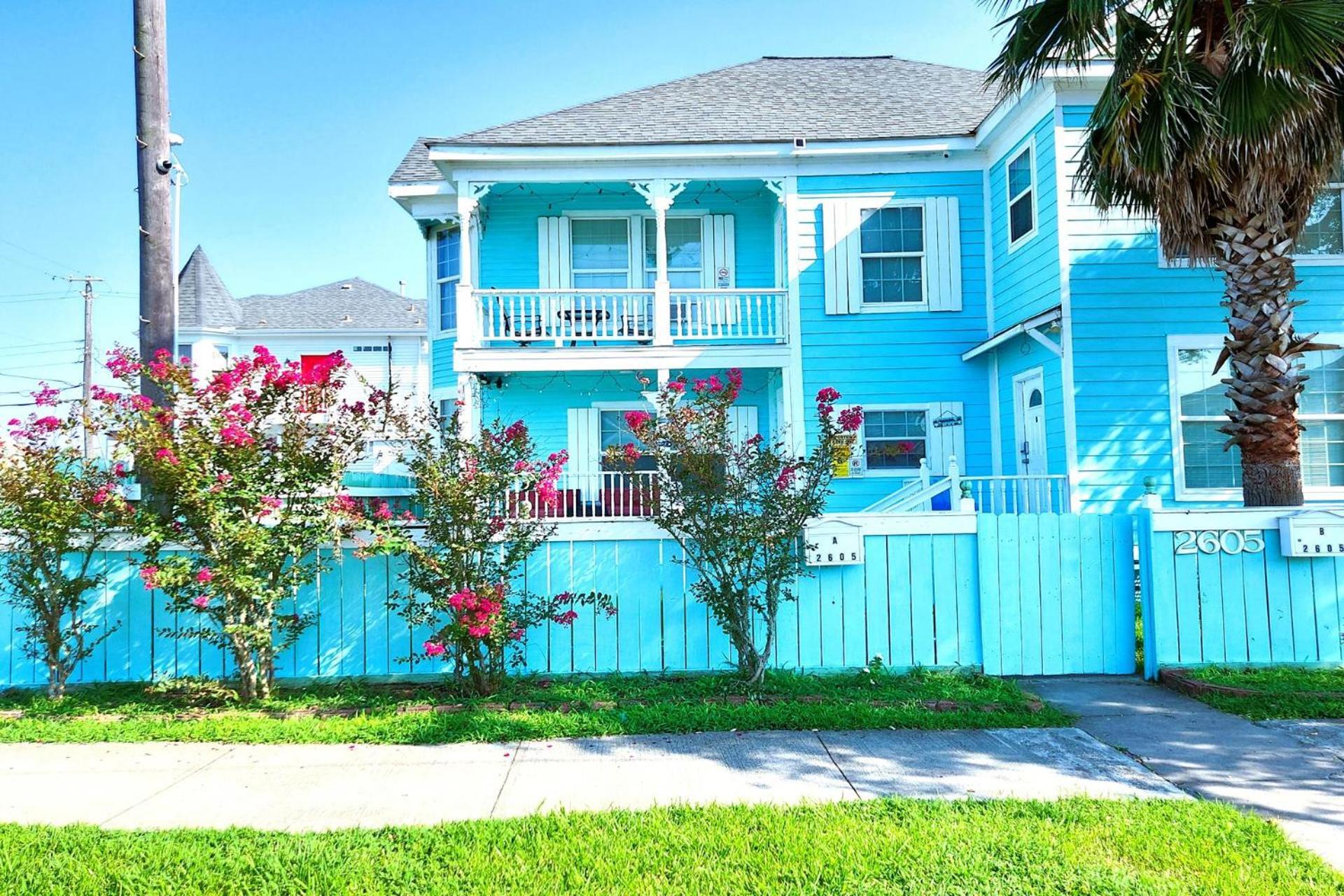 Casaazul: Beachfront Couples Retreat Near Pleasure Pier Galveston Exterior photo